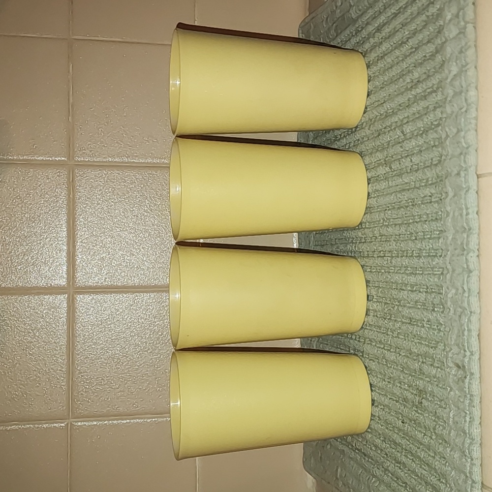 Tupperware set of four 12 oz. Tumblers